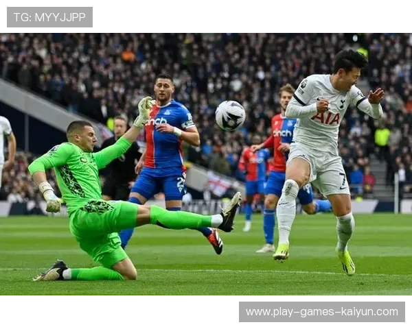 热刺前场逼抢不断